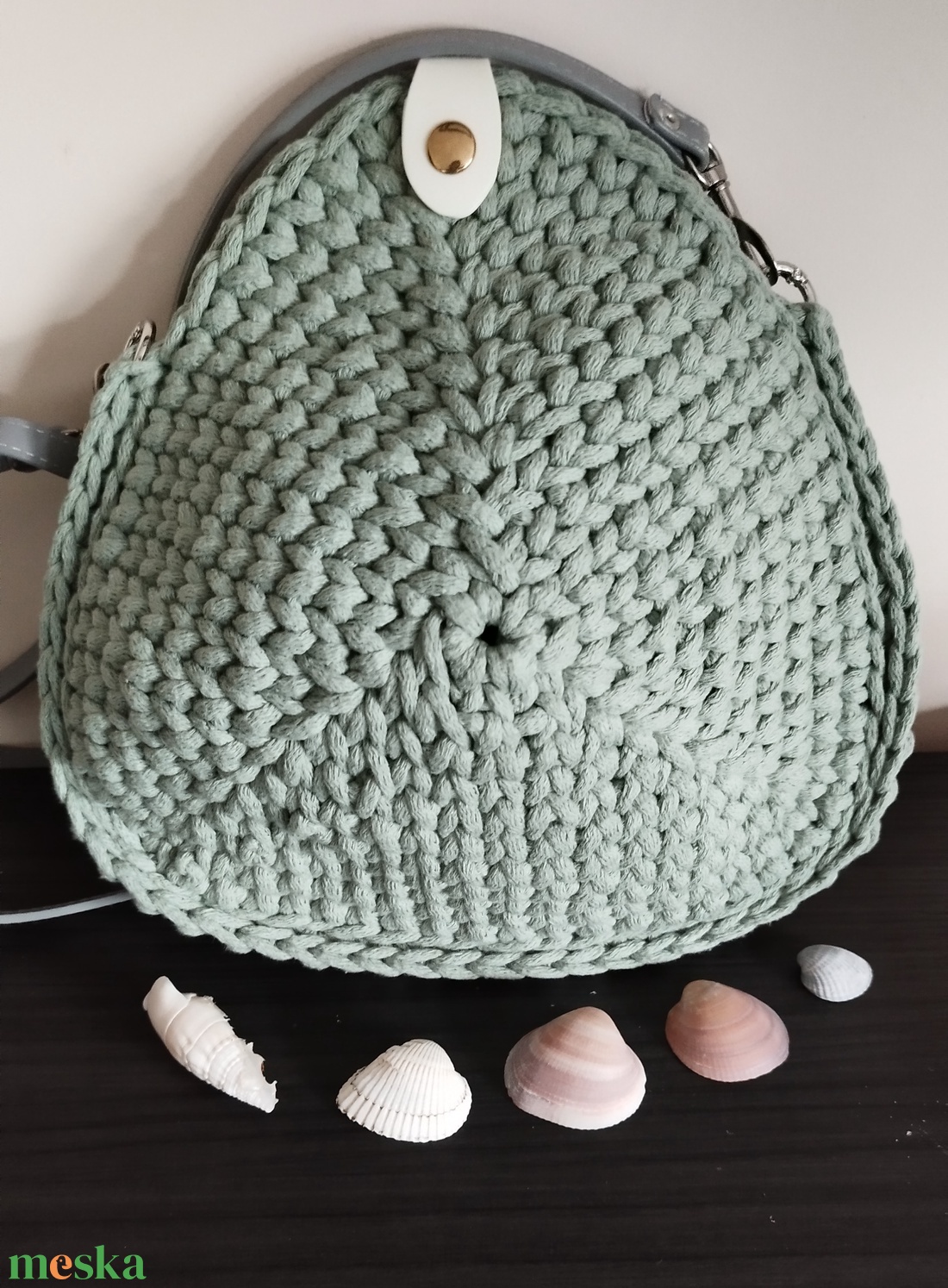 Horgolt háromszög táska  - táska & tok - kézitáska & válltáska - vállon átvethető táska - Meska.hu