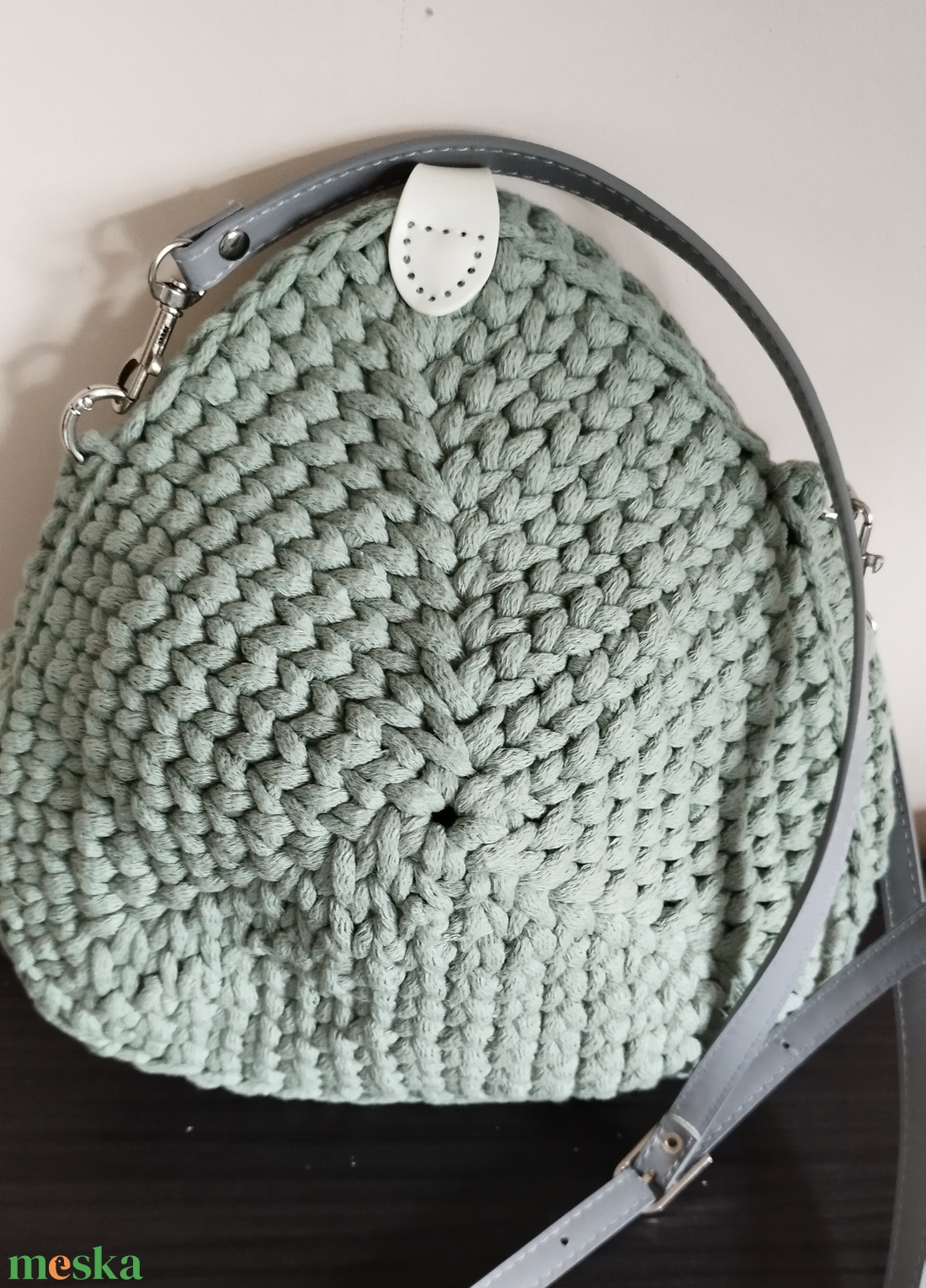 Horgolt háromszög táska  - táska & tok - kézitáska & válltáska - vállon átvethető táska - Meska.hu