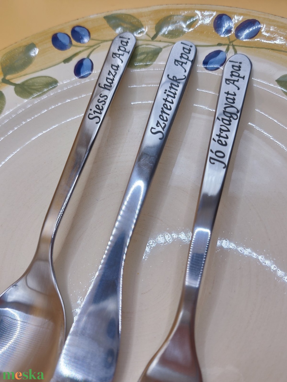 Gravírozott evőeszközök - otthon & életmód - konyhafelszerelés, tálalás - tálalás - tányér & étkészlet - Meska.hu Gravírozott evőeszközök - otthon & életmód - konyhafelszerelés, tálalás - tálalás - tányér & étkészlet - Meska.hu