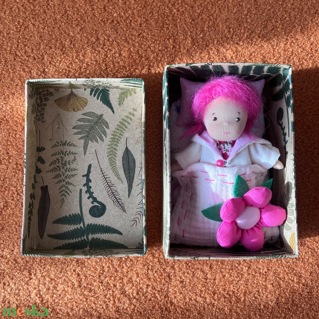 Waldorf-stílusú baba kisággyal és ruhákkal - játék & sport - baba & babaház - baba - Meska.hu Waldorf-stílusú baba kisággyal és ruhákkal - játék & sport - baba & babaház - baba - Meska.hu