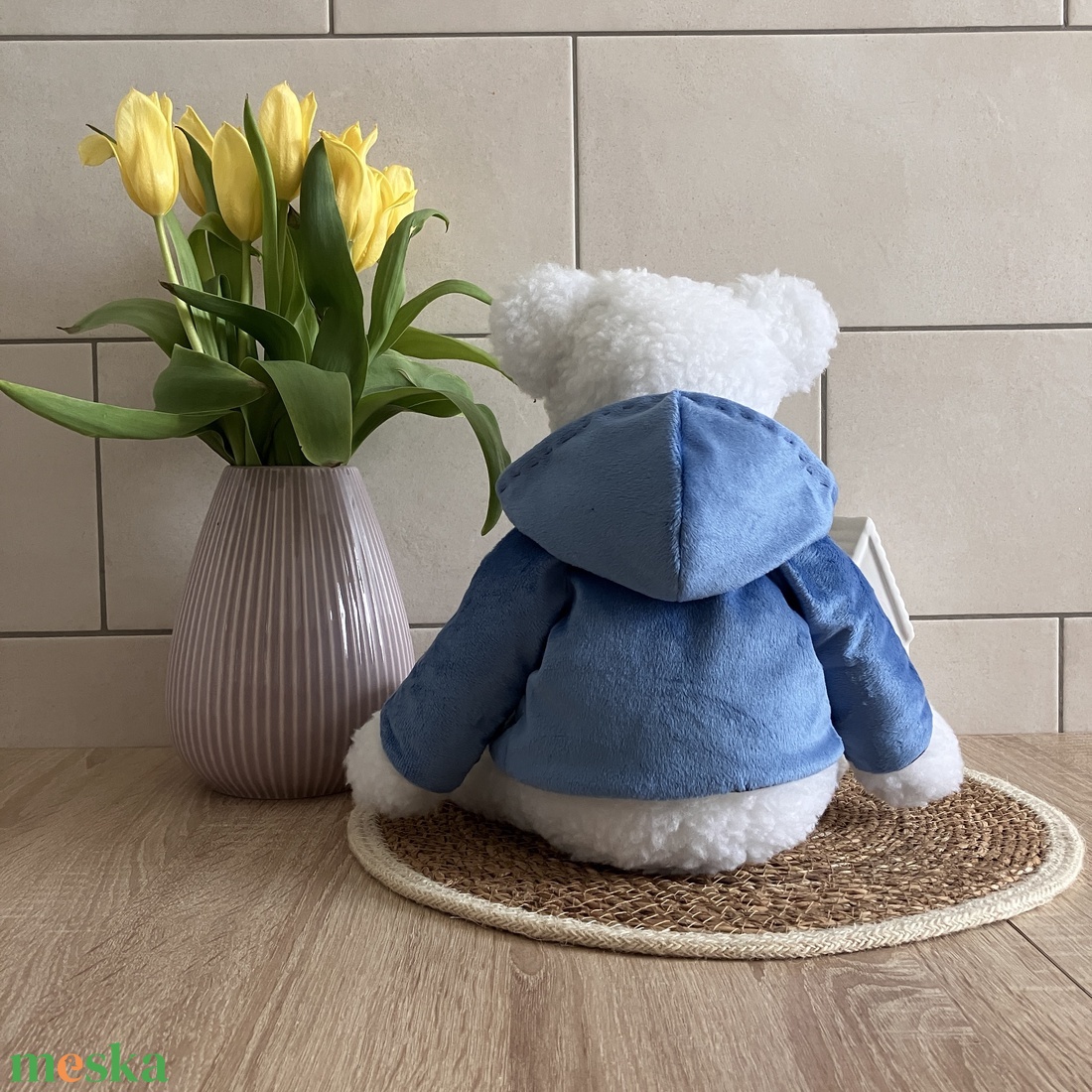 Fehér medvebocs kabátban és sállal - játék & sport - plüssállat & játékfigura - maci - Meska.hu