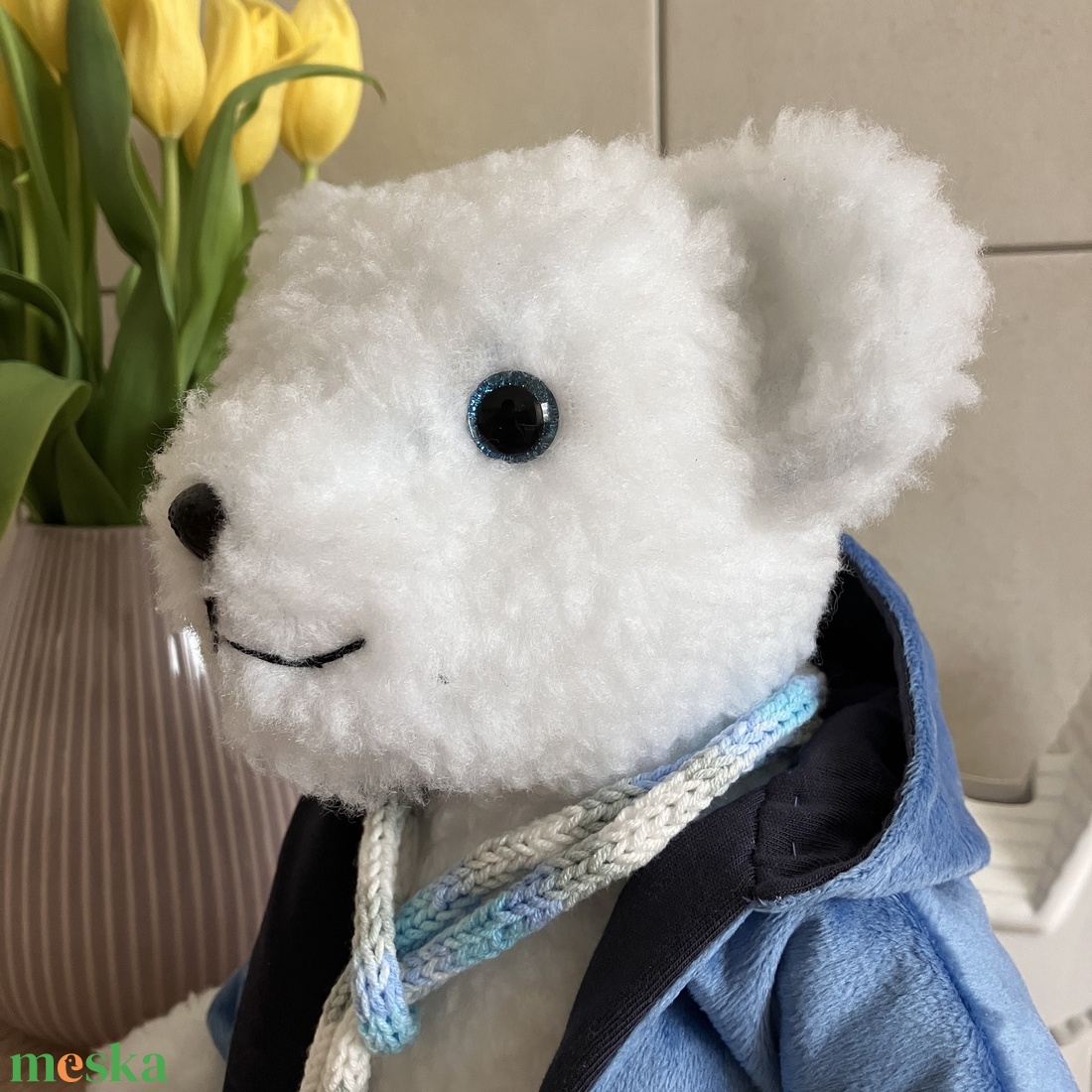 Fehér medvebocs kabátban és sállal - játék & sport - plüssállat & játékfigura - maci - Meska.hu