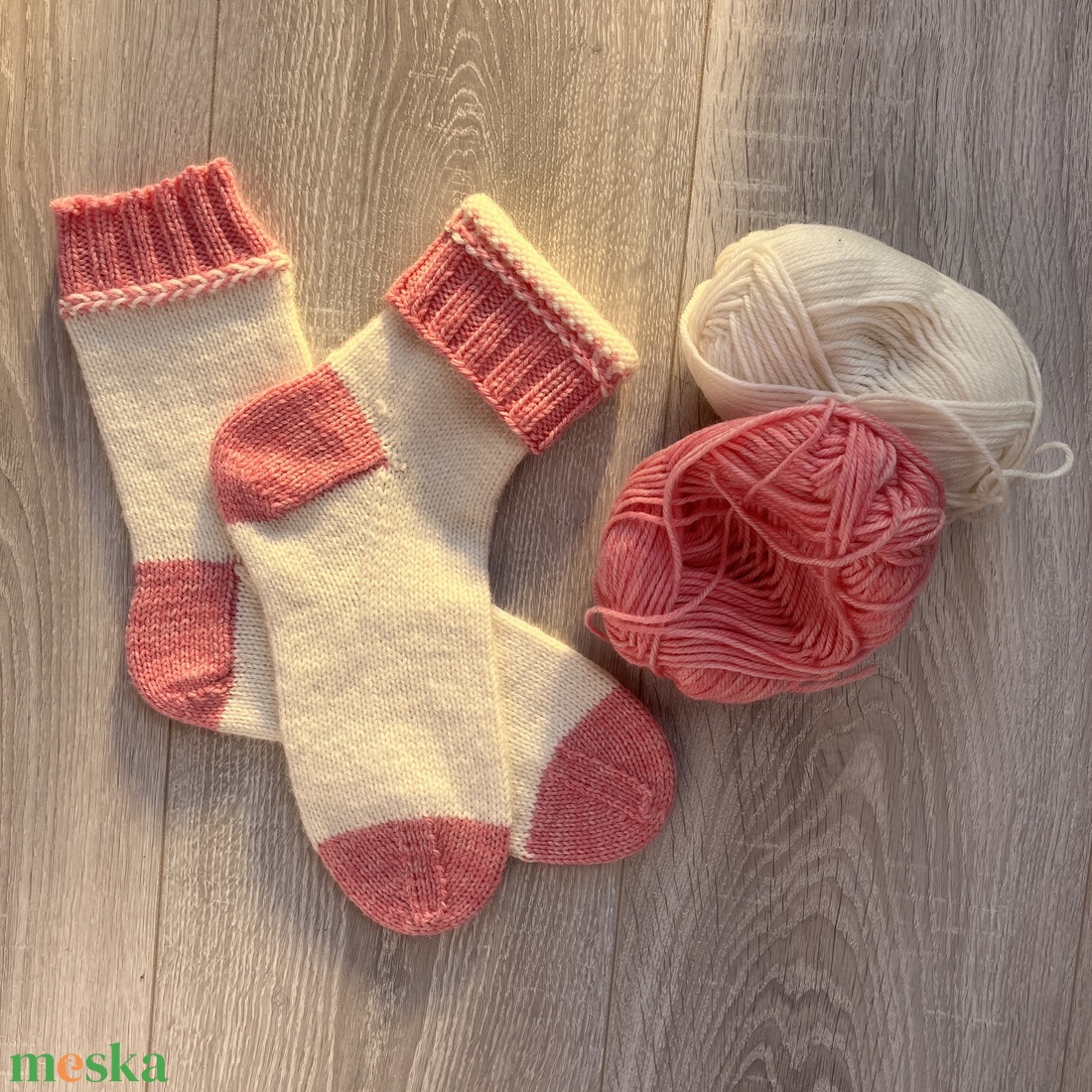 Kézzel kötött gyapjú zokni  eperfagylalt  Méret: 36-37 - ruha & divat - cipő & papucs - zokni - Meska.hu