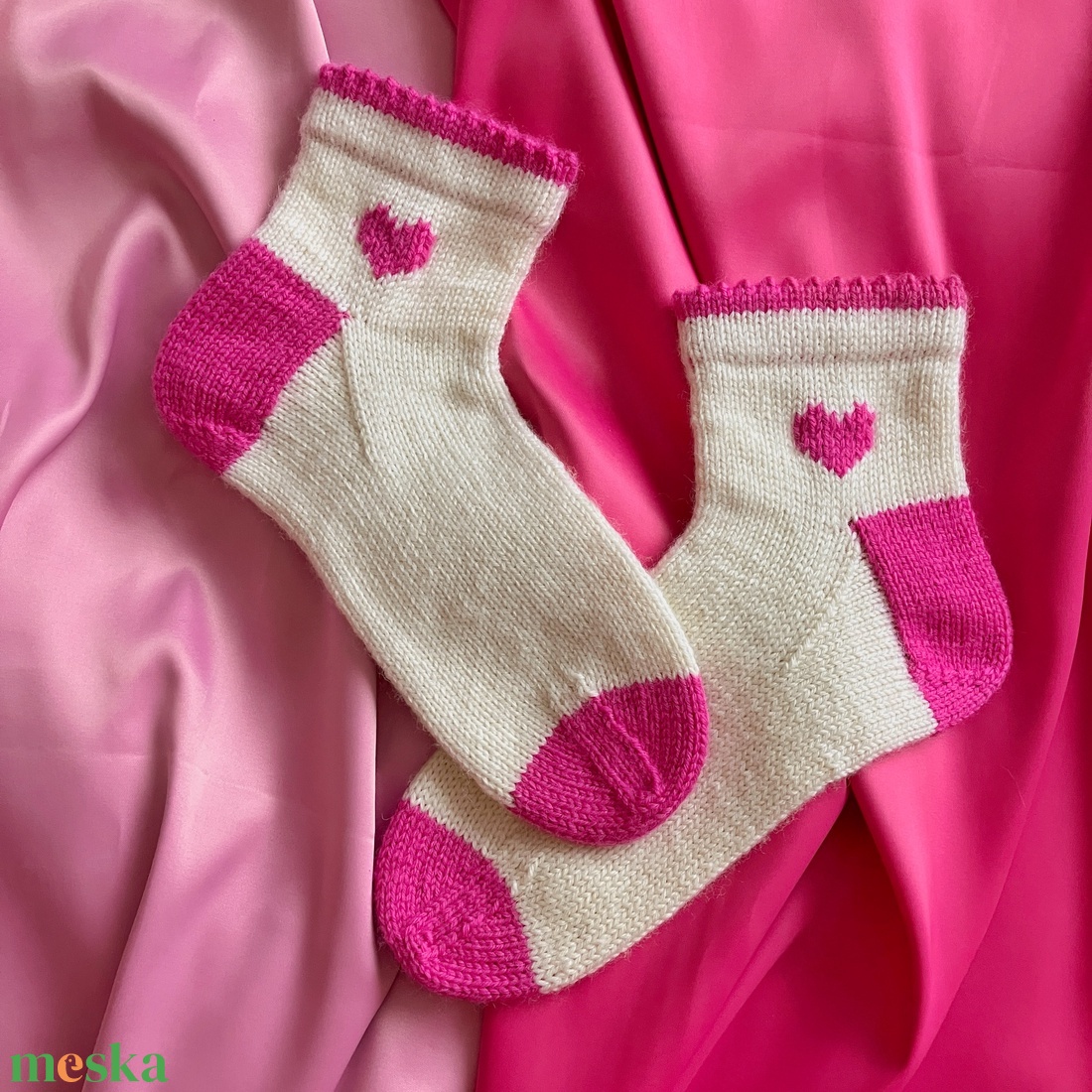 Kézzel kötött gyapjú zokni  szívek  Méret: 38-39 - ruha & divat - cipő & papucs - zokni - Meska.hu