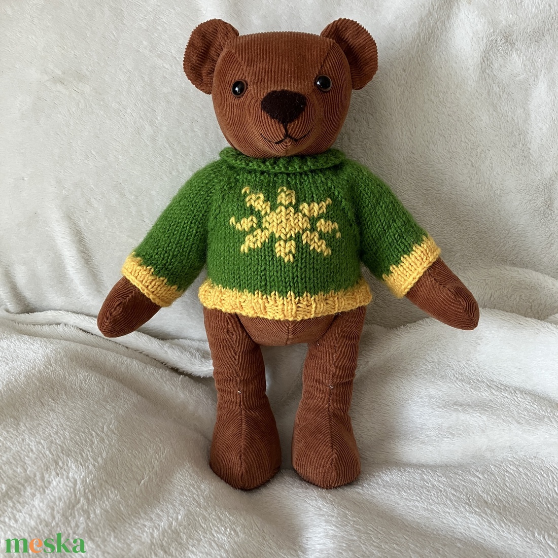 Plüssmackó zöld pulóverben - játék & sport - plüssállat & játékfigura - maci - Meska.hu