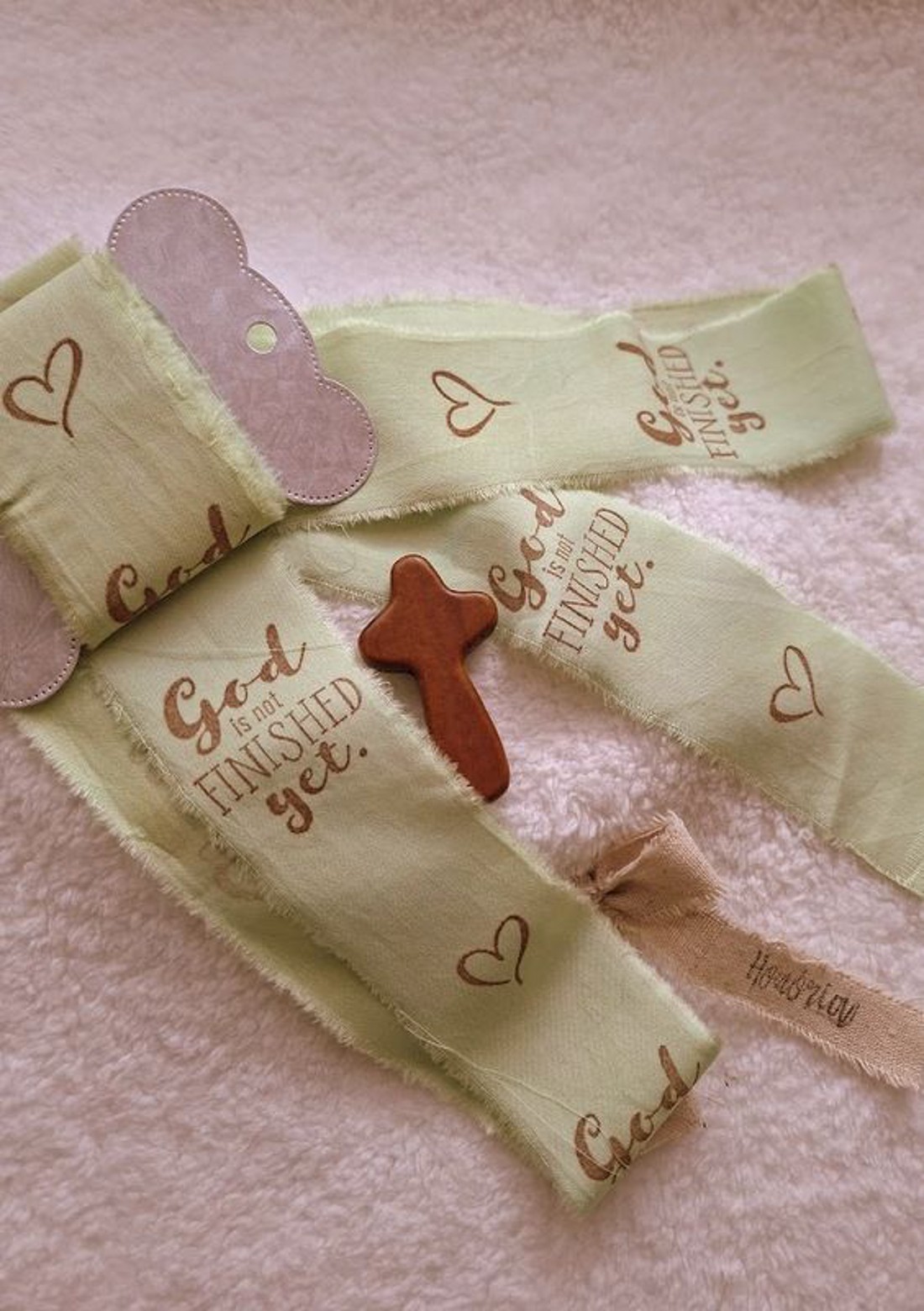 Kézzel festett és bélyegzett, tépett, pamutszalag, Bibliai, igés, felirattal- világoszöld-007 -  - Meska.hu