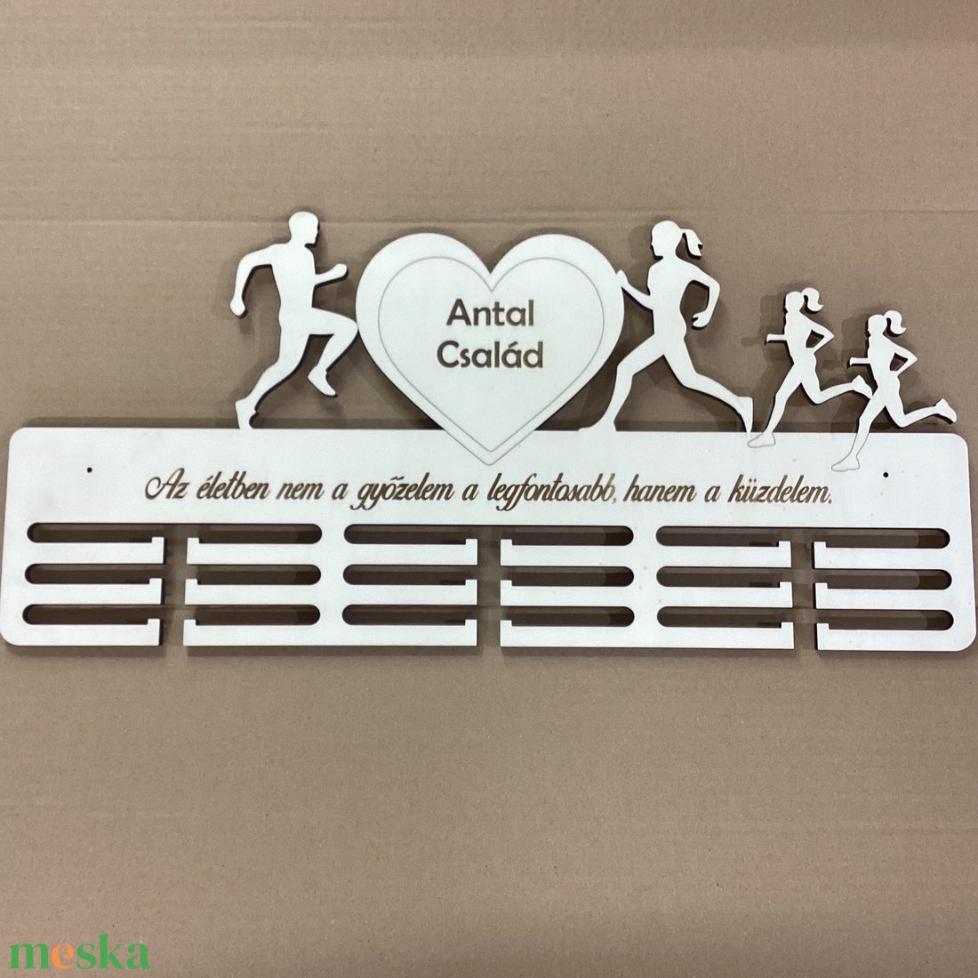 Futás (családi)Éremtartó Nagy 60 x 31 cm - otthon & életmód - dekoráció - fali és függő dekoráció - falra akasztható dekor - Meska.hu Futás (családi)Éremtartó Nagy 60 x 31 cm - otthon & életmód - dekoráció - fali és függő dekoráció - falra akasztható dekor - Meska.hu