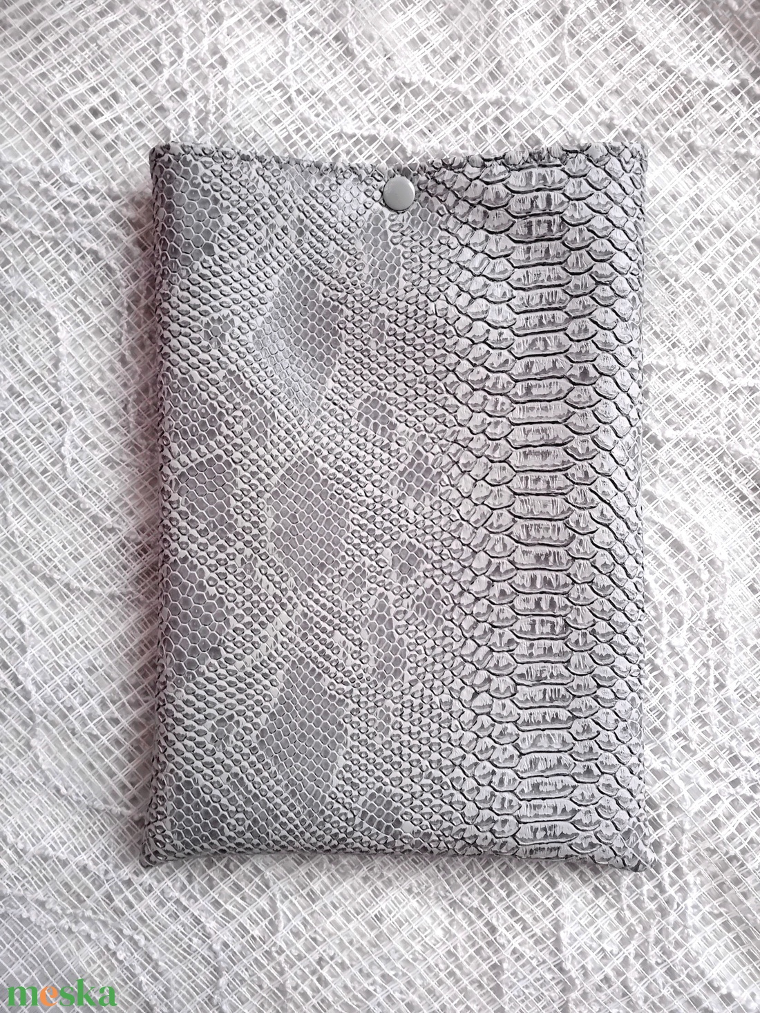 Kobra mintás textilbőr könyvtok, tablet vagy e-book tok, szürke, elegáns - könyv & zene - könyvtok - Meska.hu Kobra mintás textilbőr könyvtok, tablet vagy e-book tok, szürke, elegáns - könyv & zene - könyvtok - Meska.hu