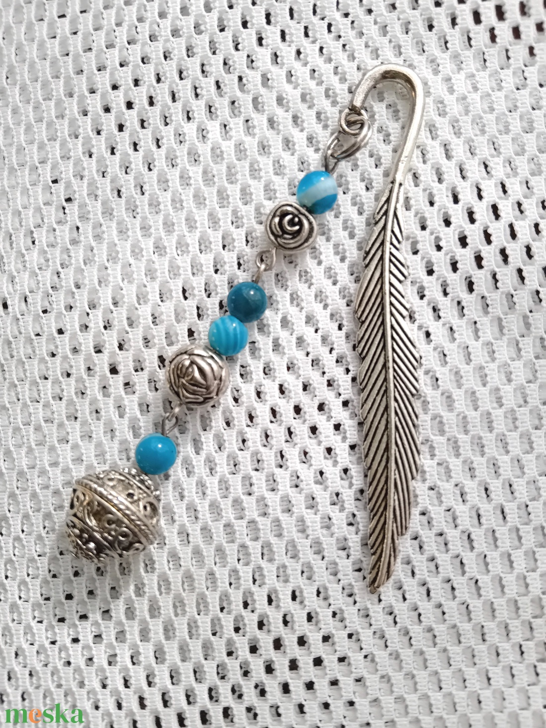 Könyvjelző, festett valódi achát gyöngyökkel - könyv & zene - könyvjelző - Meska.hu