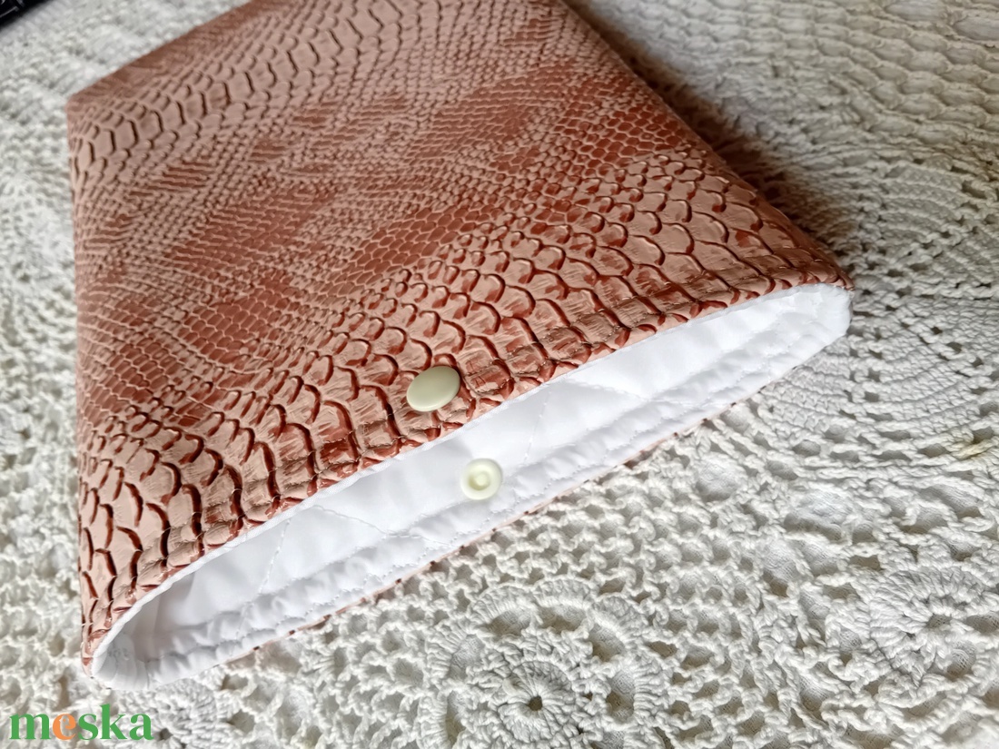 Kobra mintás textilbőr könyvtok, tablet vagy e-book tok, rózsaszín - könyv & zene - könyvtok - Meska.hu