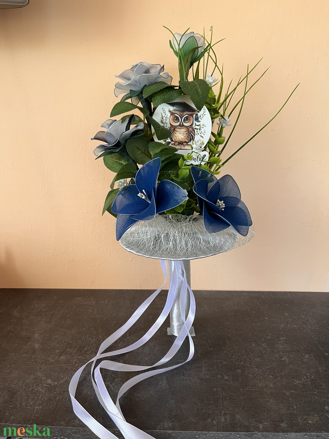 Ballagási virágdísz bagoly motívummal � kék-fehér örökcsokor általános és középiskolásoknak - otthon & életmód - virágdekoráció - virágok - virágcsokor - Meska.hu