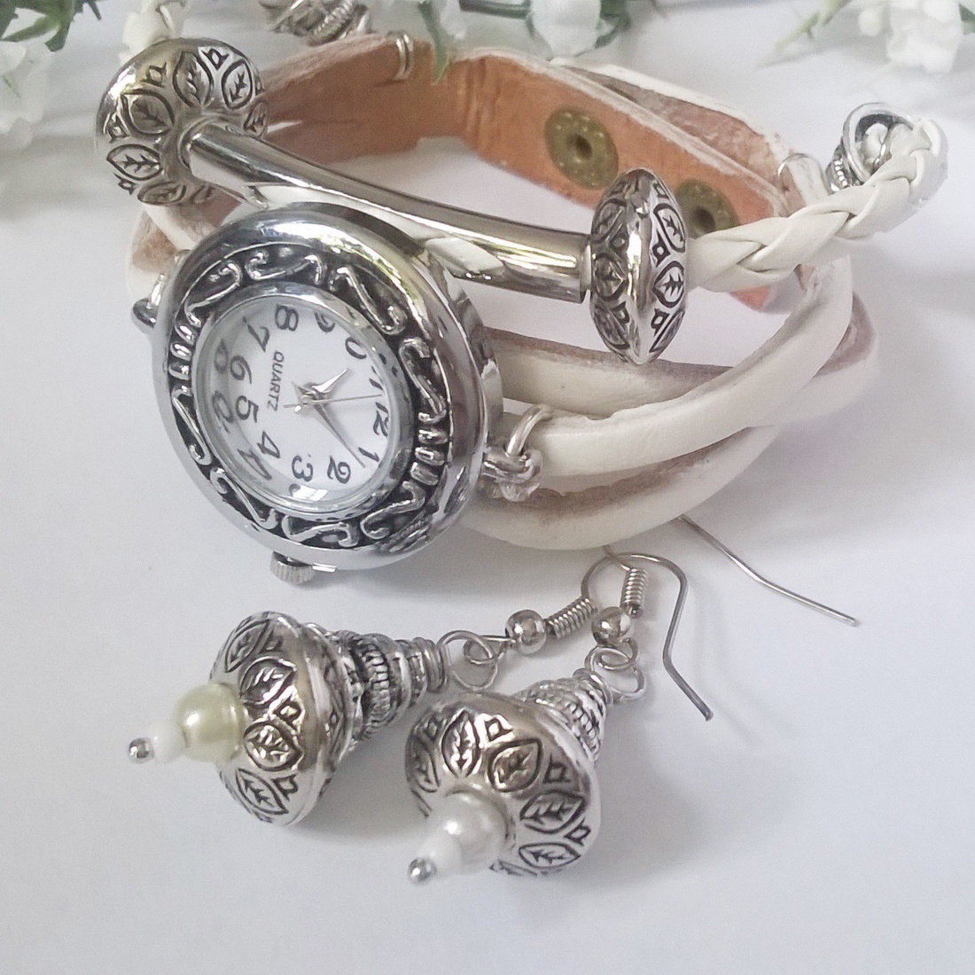 Fehér bőr szíjas, fém gyöngyös óra -  - Meska.hu