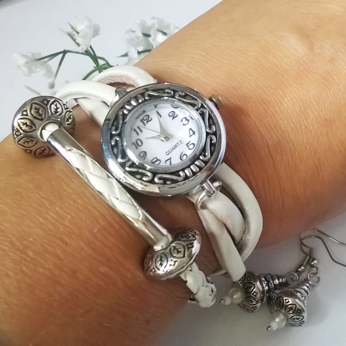 Fehér bőr szíjas, fém gyöngyös óra -  - Meska.hu