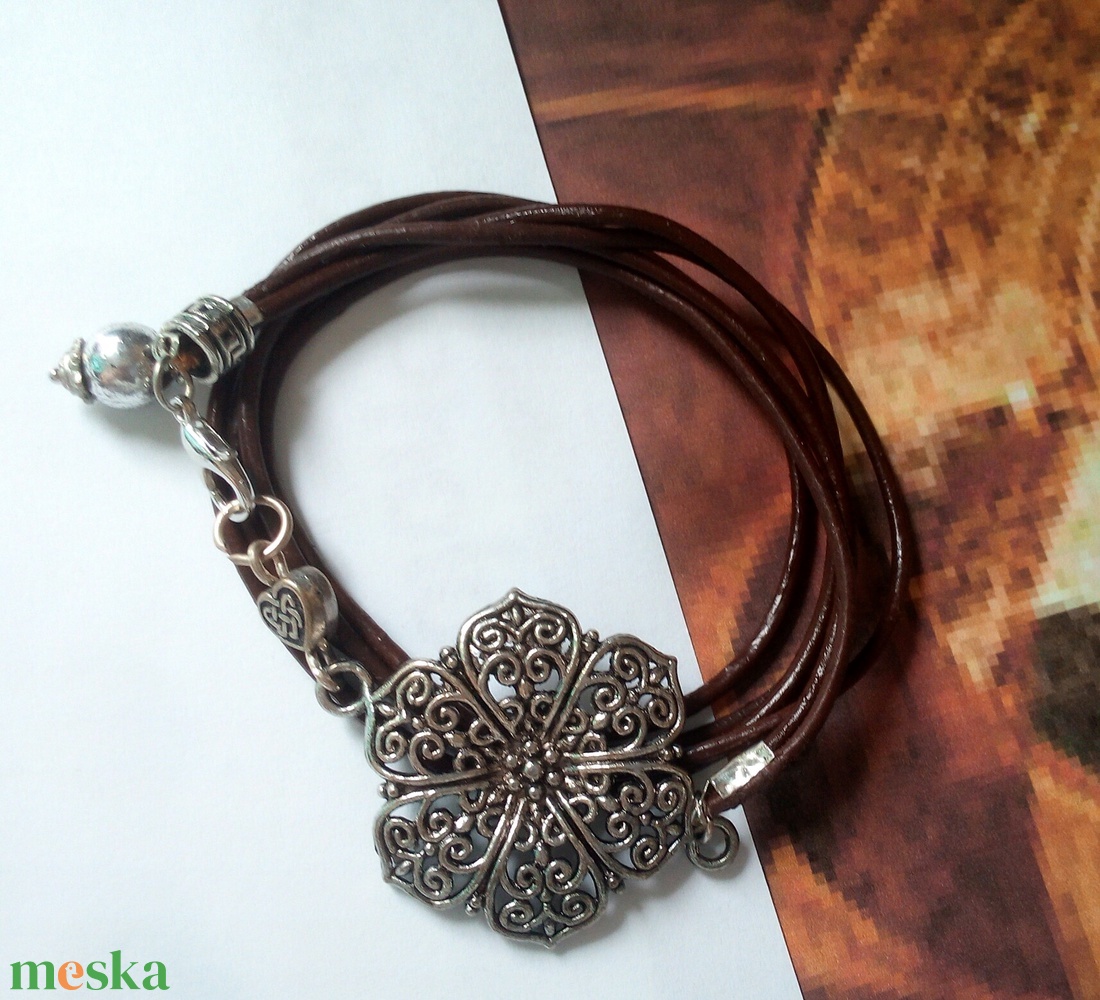 Szantál barna hengerbőr karkötő - ékszer - karkötő - charm karkötő - Meska.hu Szantál barna hengerbőr karkötő - ékszer - karkötő - charm karkötő - Meska.hu