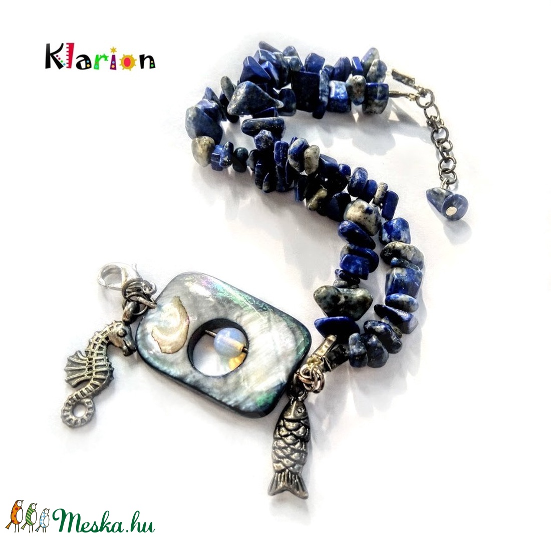 Lapis lazuli ásvány karkötő irizáló fényű szögletes kagylóval, opál ásványgyönggyel - ékszer - karkötő - karkötő medállal - Meska.hu Lapis lazuli ásvány karkötő irizáló fényű szögletes kagylóval, opál ásványgyönggyel - ékszer - karkötő - karkötő medállal - Meska.hu