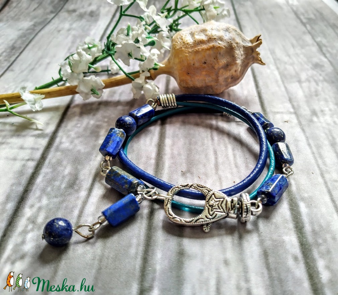 Lapis lazuli ásványgyöngy és hengerbőr karkötő - ékszer - karkötő - charm karkötő - Meska.hu Lapis lazuli ásványgyöngy és hengerbőr karkötő - ékszer - karkötő - charm karkötő - Meska.hu