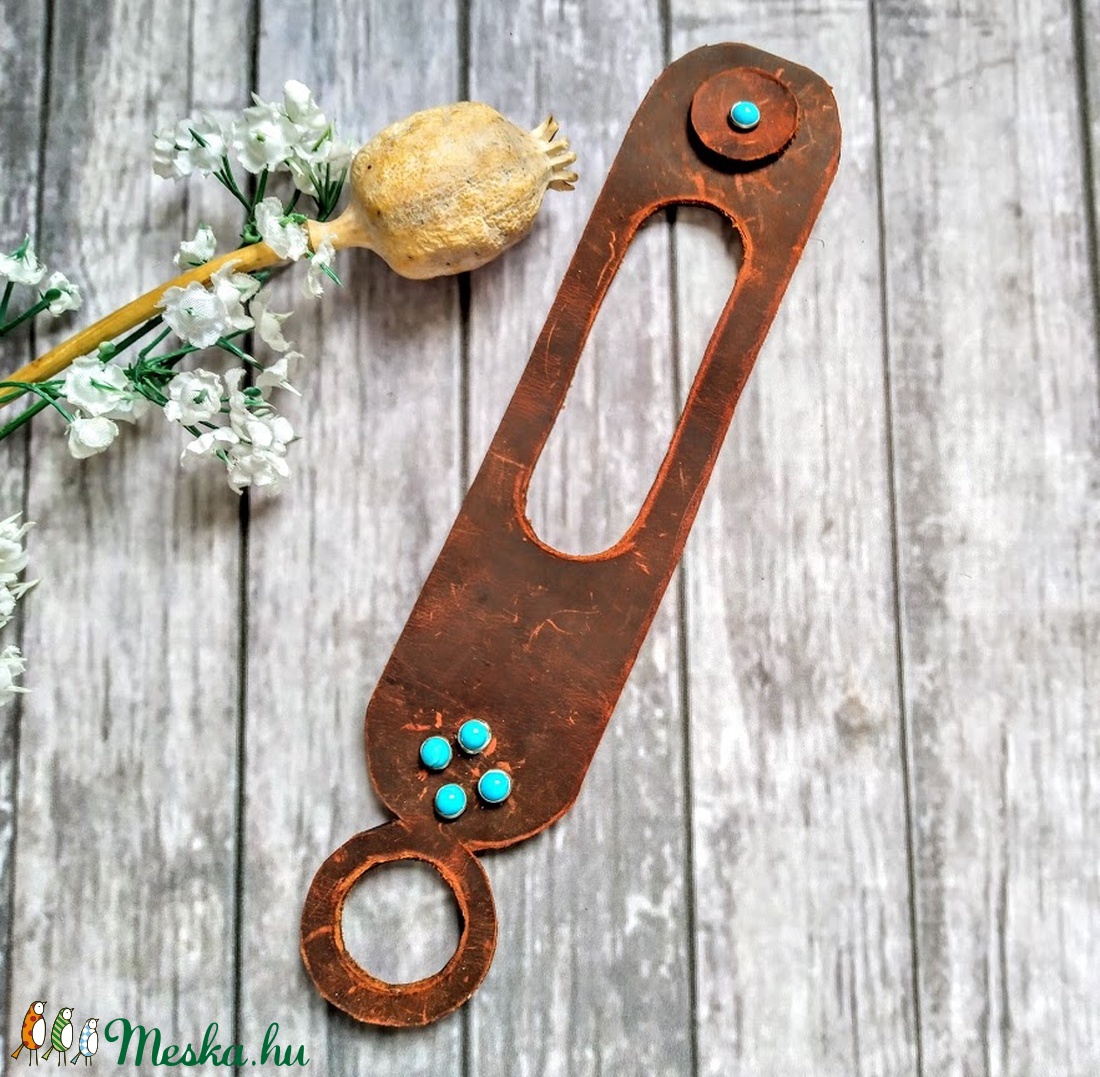 Egyedi formájú marhabőr karkötő - ékszer - karkötő - széles karkötő - Meska.hu