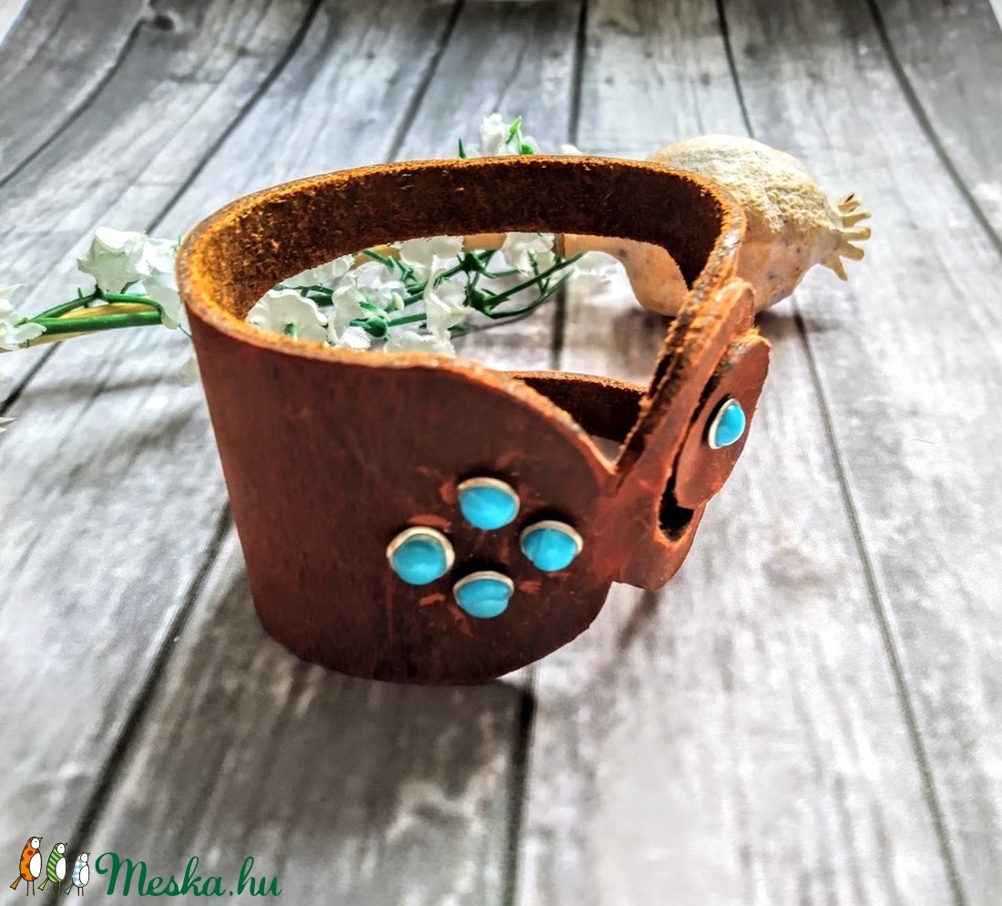 Egyedi formájú marhabőr karkötő - ékszer - karkötő - széles karkötő - Meska.hu