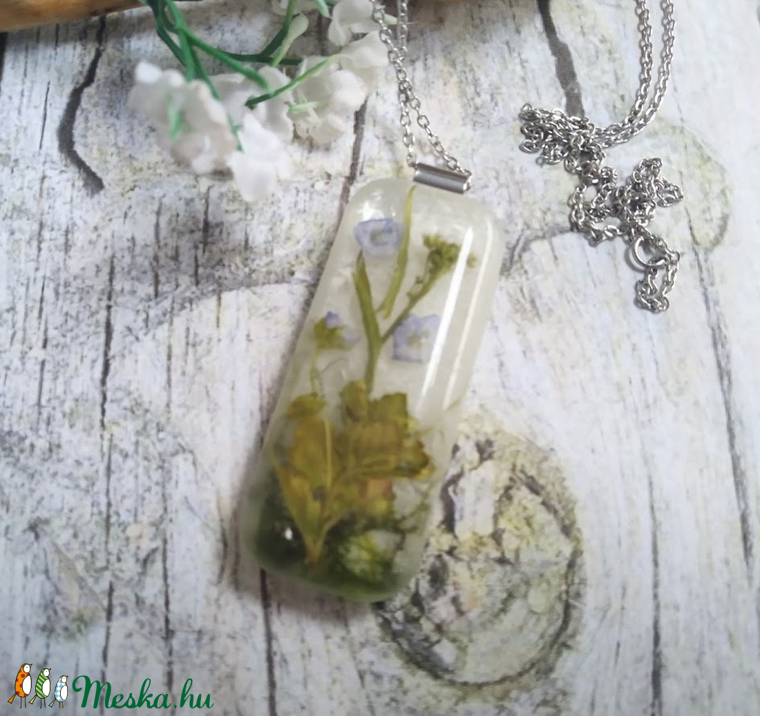 Örök tavasz nemesacél nyaklánc virágos gyanta medállal - ékszer - nyaklánc - medálos nyaklánc - Meska.hu