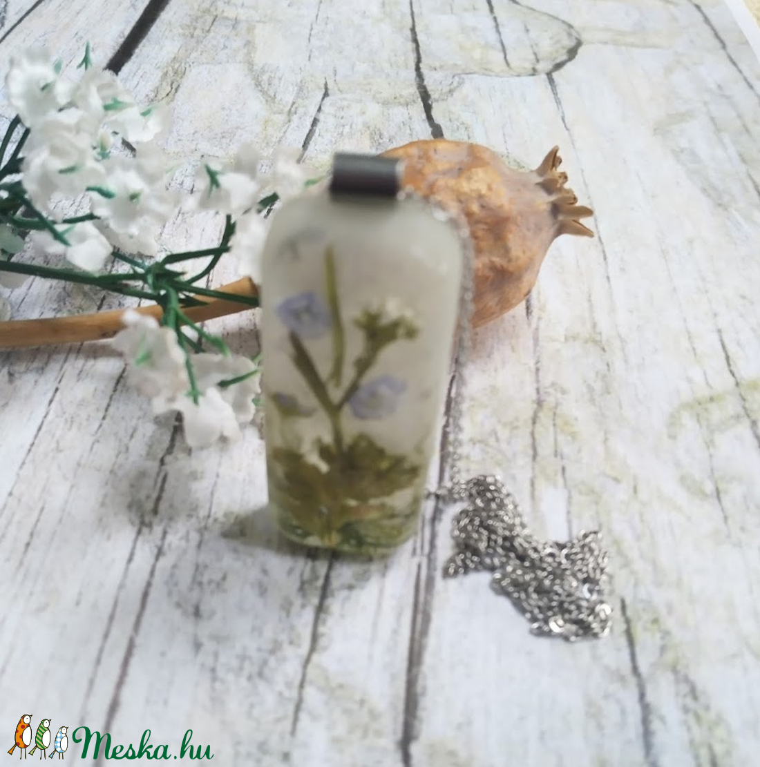 Örök tavasz nemesacél nyaklánc virágos gyanta medállal - ékszer - nyaklánc - medálos nyaklánc - Meska.hu