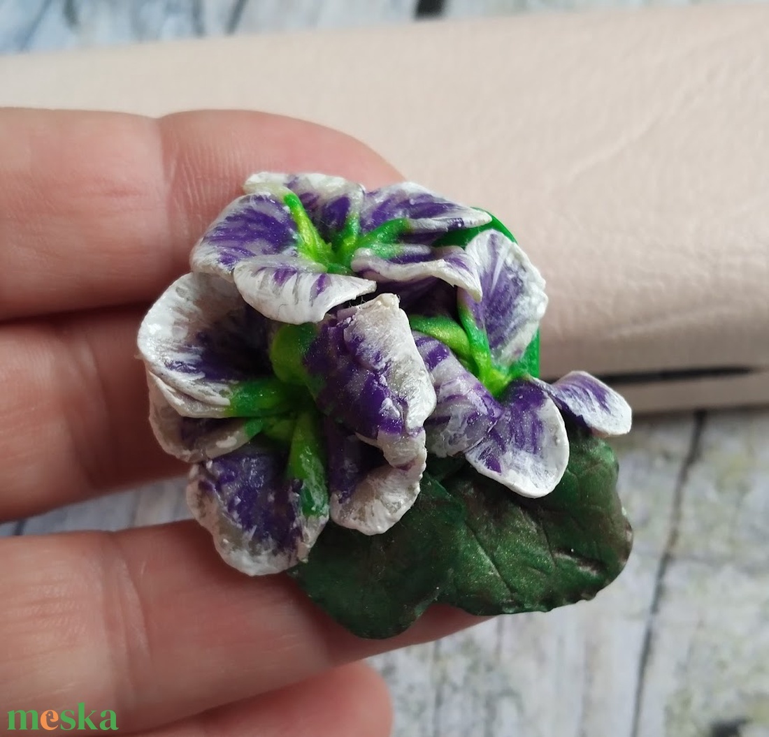 Ibolya sorozat, kitűző - ékszer - kitűző és bross - kitűző - Meska.hu Ibolya sorozat, kitűző - ékszer - kitűző és bross - kitűző - Meska.hu