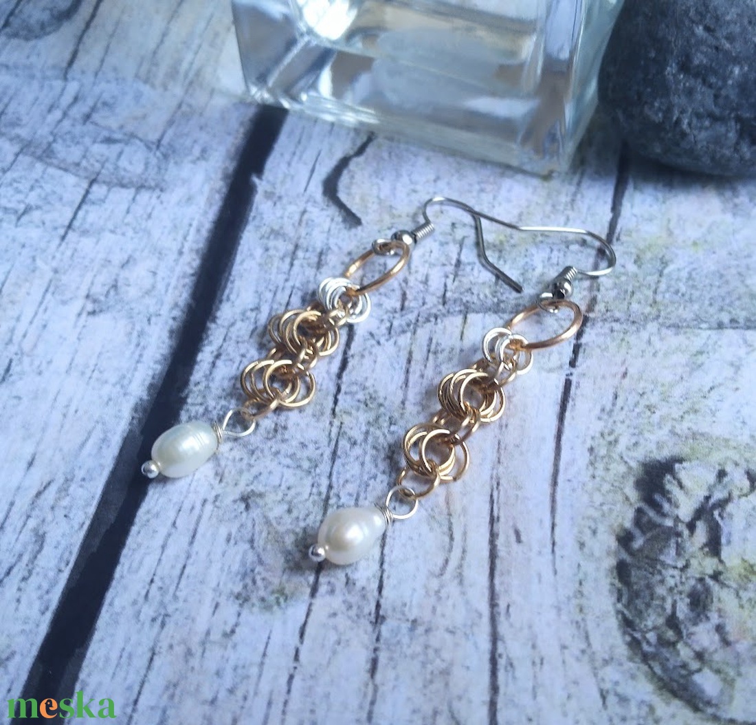 Igazgyöngyös chainmaille fülbevaló és karkötő - esküvő - ékszer - ékszerszett - Meska.hu Igazgyöngyös chainmaille fülbevaló és karkötő - esküvő - ékszer - ékszerszett - Meska.hu