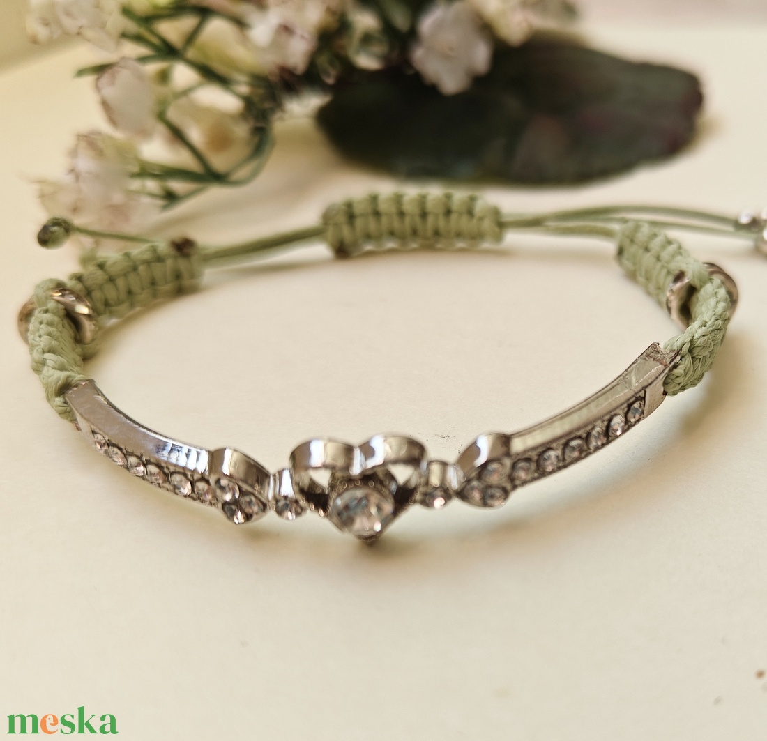 Szívvel-lélekkel strasszos makramé karkötő - ékszer - karkötő - charm karkötő - Meska.hu Szívvel-lélekkel strasszos makramé karkötő - ékszer - karkötő - charm karkötő - Meska.hu