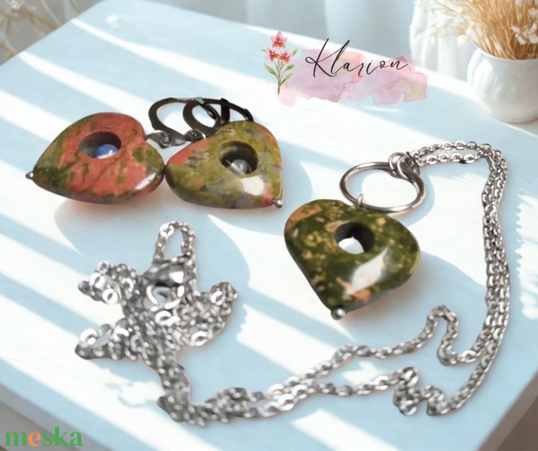 Unakit ásvány köves, opál ásványgyöngyös nemesacél fülbevaló és nyaklánc szett - ékszer - ékszerszett - Meska.hu