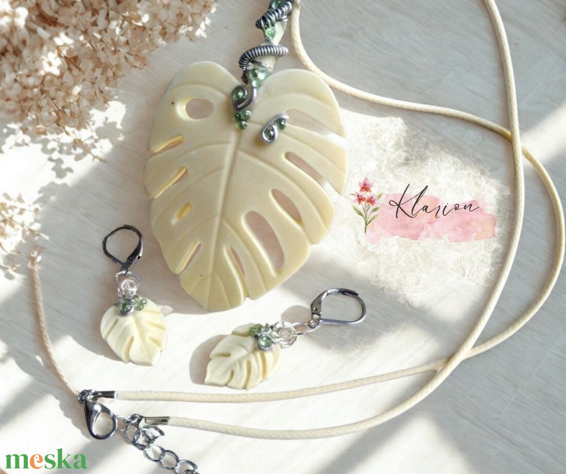 Monsztera nyaklánc és fülbevaló szett strasszokkal - ékszer - ékszerszett - Meska.hu