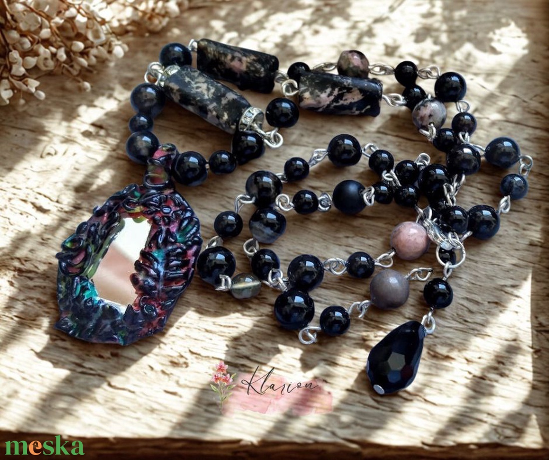 Onix, rodonit, tűzachát ásványgyöngyös nyakék tükrös medállal - ékszer - nyaklánc - gyöngyös nyaklánc - Meska.hu