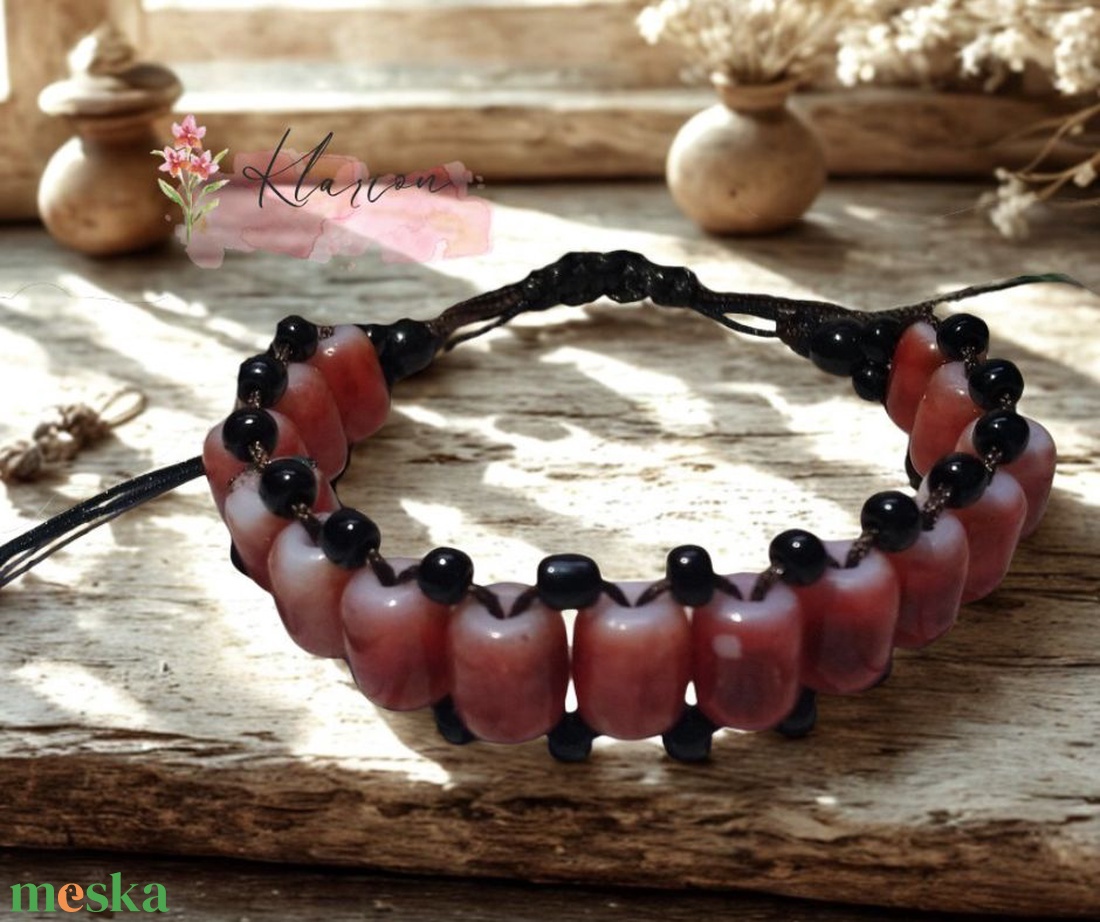 Energia karkötő burgundi színű, hengeres és fekete kása gyöngyökből - ékszer - karkötő - gyöngyös karkötő - Meska.hu