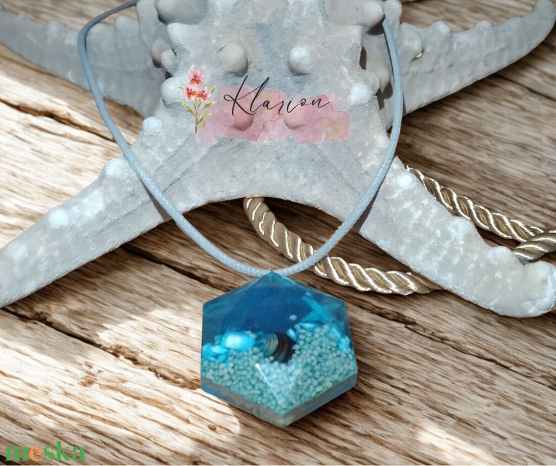 Örök tenger nyaklánc csigás, tengeri csillagos gyanta medállal - ékszer - nyaklánc - medálos nyaklánc - Meska.hu