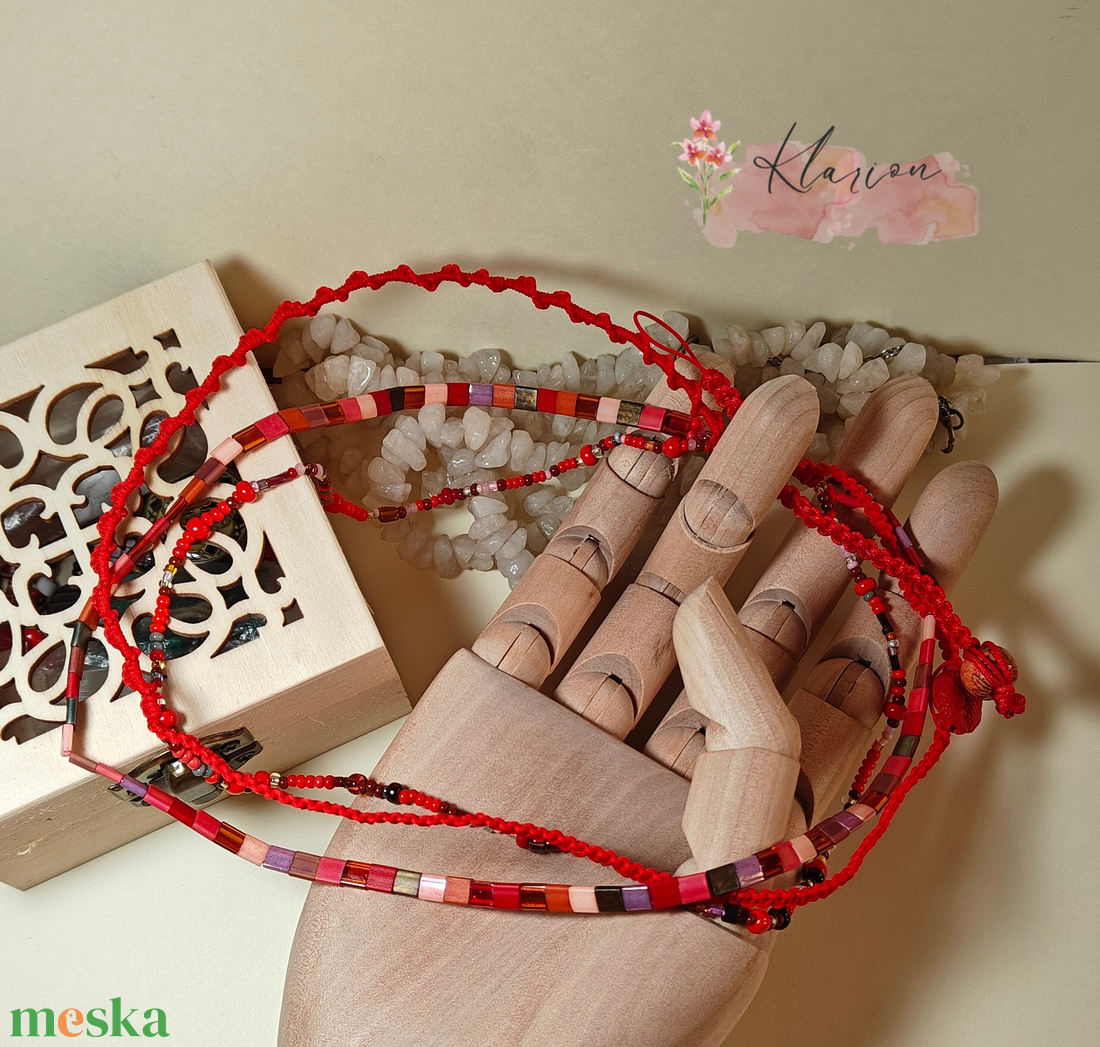 Piroska  kertje koi ponttyal, három soros gyöngy és makramé karkötő - ékszer - karkötő - gyöngyös karkötő - Meska.hu