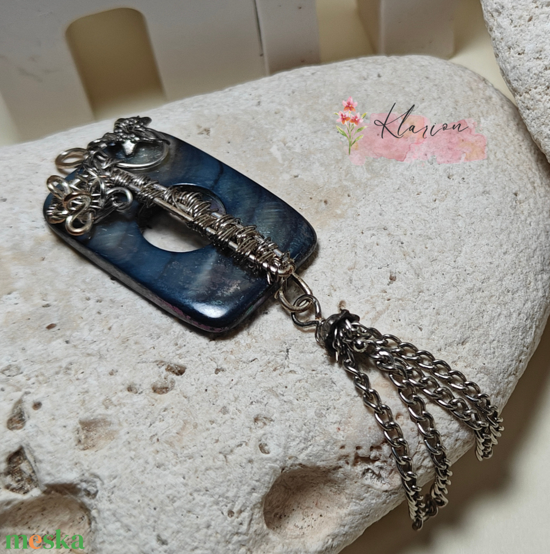 Színjátszó kagyló medál ékszerdróttal - ékszer - nyaklánc - medál - Meska.hu