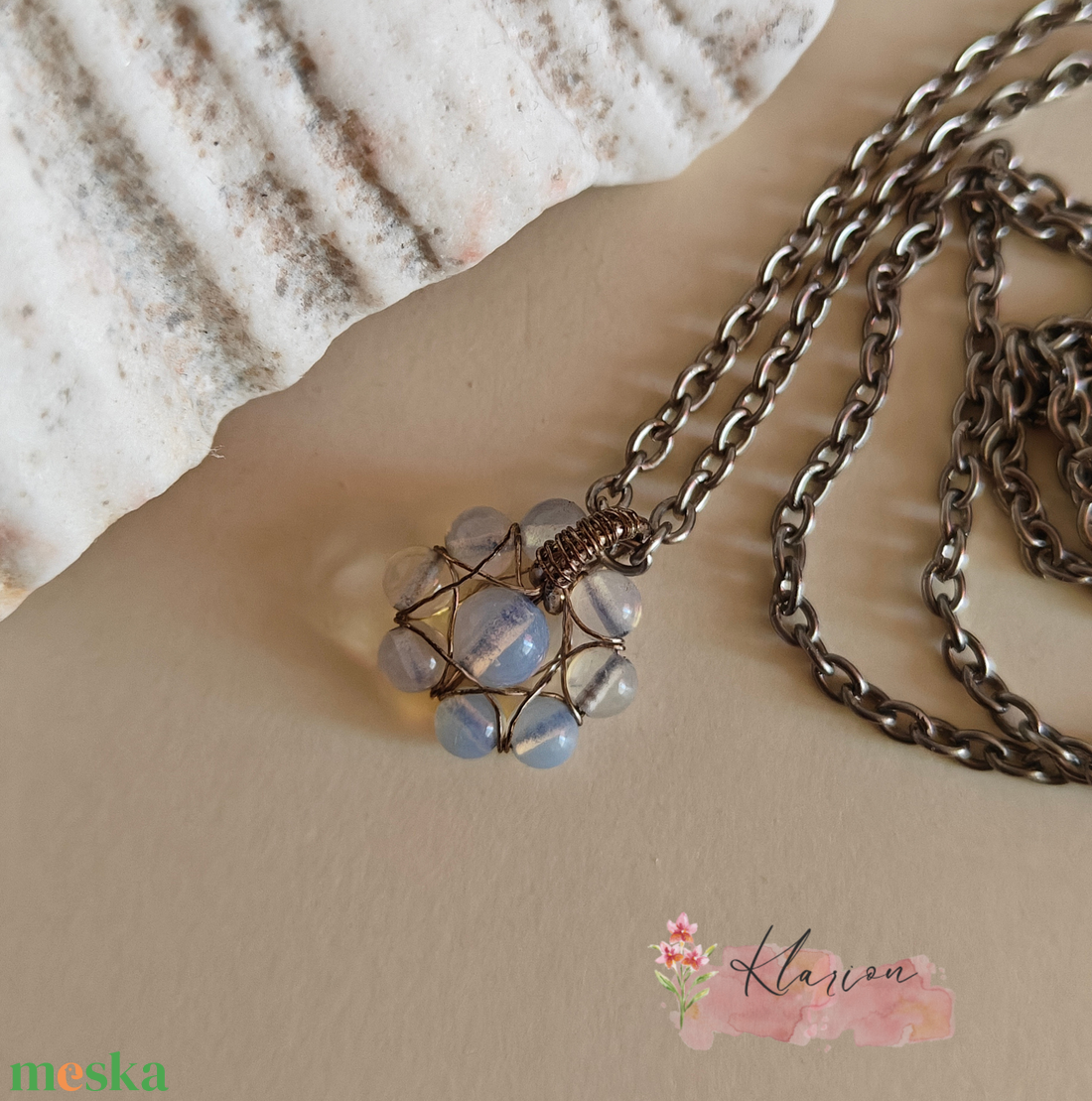 Opál szirmok, ásványgyöngy medál láncon - ékszer - nyaklánc - gyöngyös nyaklánc - Meska.hu