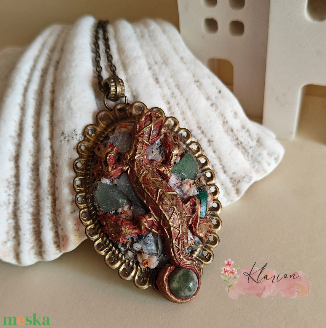 Kicsi gyík az ásványok őrzője, hegyikristály, jade, kianit, malachit ásványokkal - ékszer - nyaklánc - medálos nyaklánc - Meska.hu