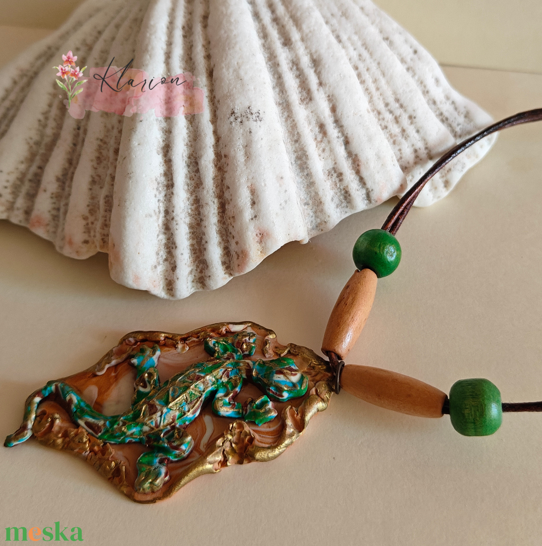 Kicsi gyík a fa gyöngyök őrzője - ékszer - nyaklánc - medálos nyaklánc - Meska.hu