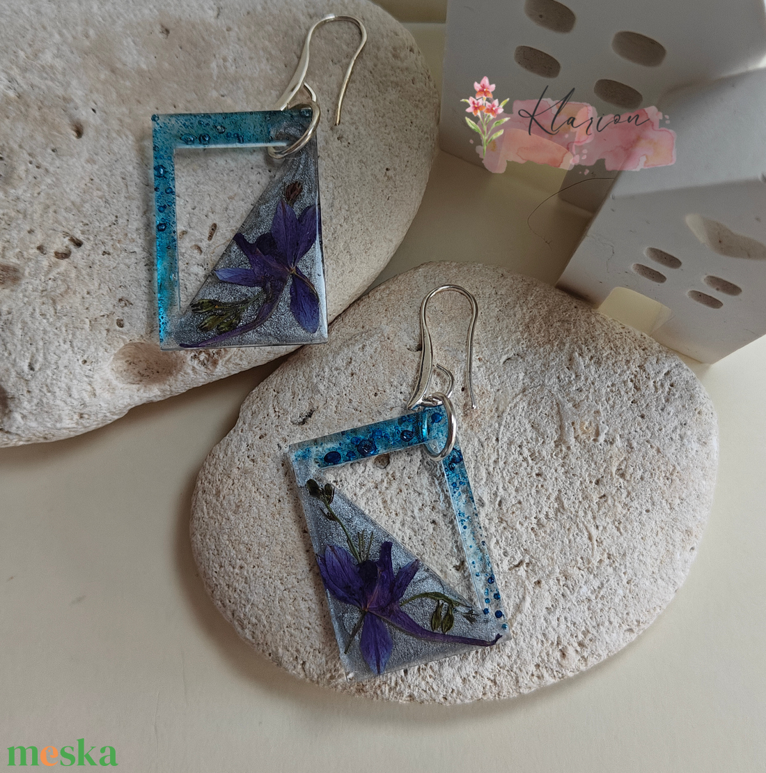 Kék virág gyanta fülbevaló - ékszer - fülbevaló - lógó fülbevaló - Meska.hu