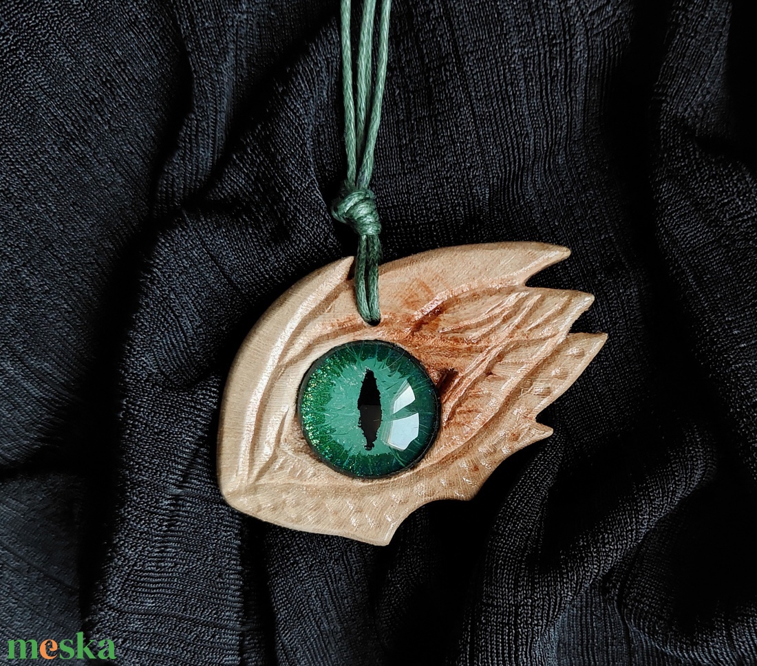 Zöld sárkányszem nyaklánc - ékszer - nyaklánc - hosszú nyaklánc - Meska.hu