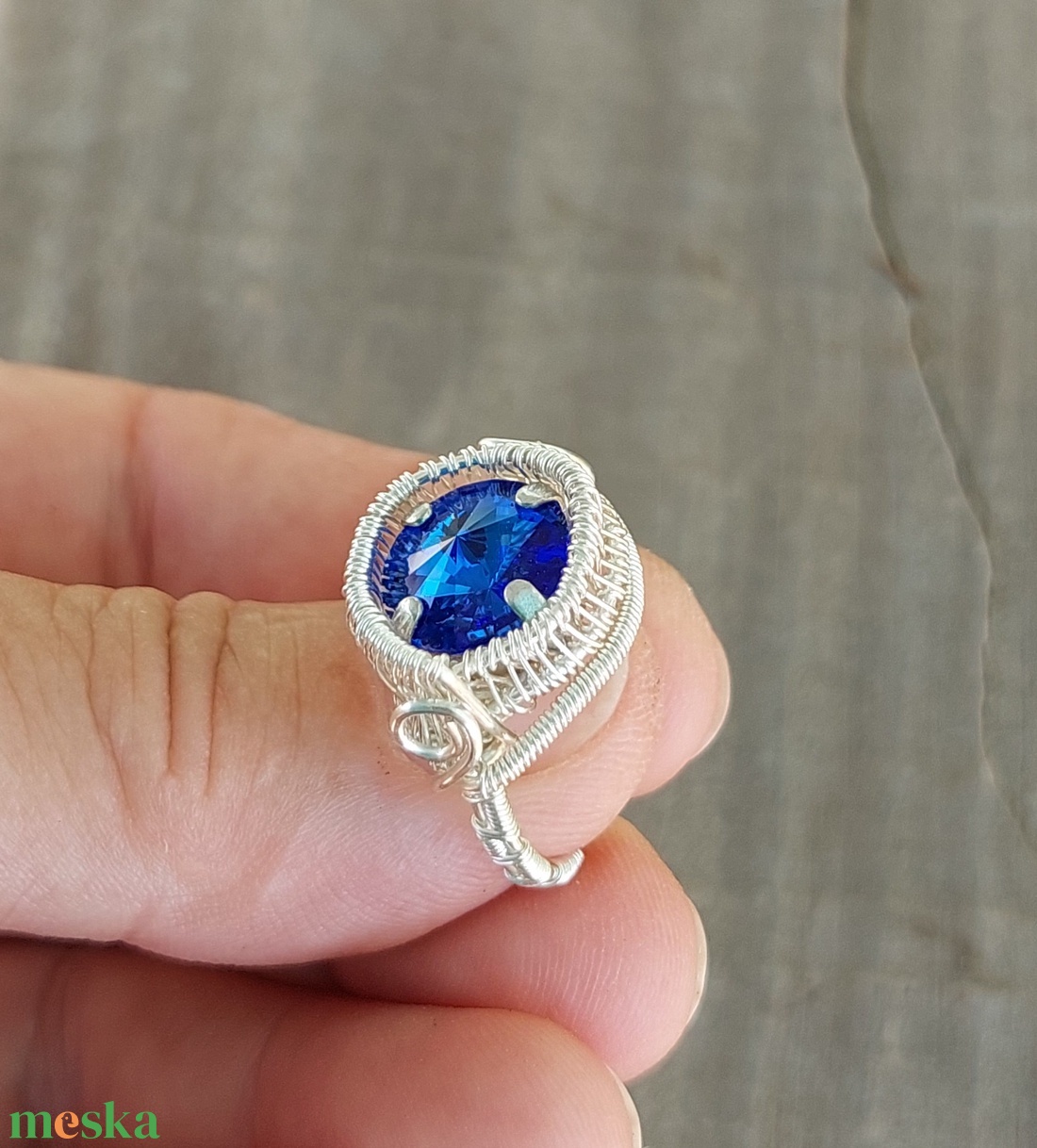 Gyűrű sötétkék swarovskival - ékszer - gyűrű - kerek gyűrű - Meska.hu Gyűrű sötétkék swarovskival - ékszer - gyűrű - kerek gyűrű - Meska.hu