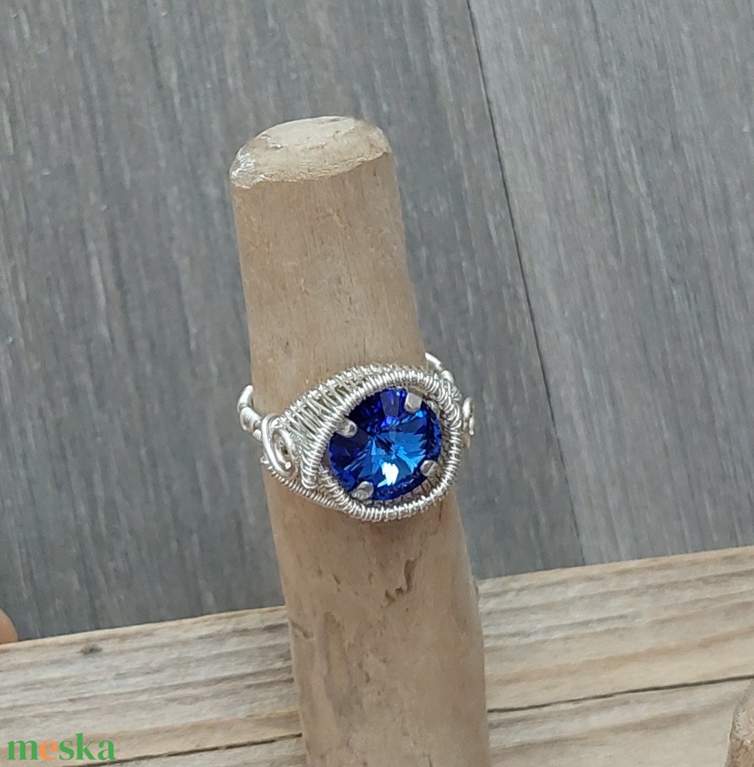 Gyűrű sötétkék swarovskival - ékszer - gyűrű - kerek gyűrű - Meska.hu Gyűrű sötétkék swarovskival - ékszer - gyűrű - kerek gyűrű - Meska.hu