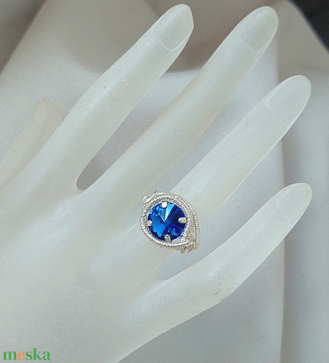 Gyűrű sötétkék swarovskival - ékszer - gyűrű - kerek gyűrű - Meska.hu Gyűrű sötétkék swarovskival - ékszer - gyűrű - kerek gyűrű - Meska.hu