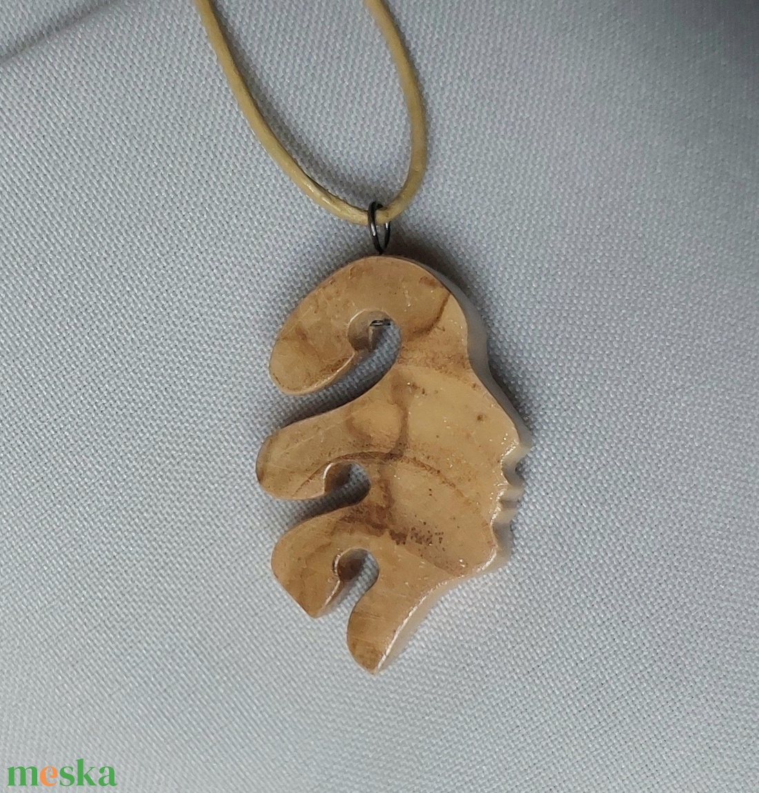 Olajfából kézzel faragott arc nyaklánc - ékszer - nyaklánc - medálos nyaklánc - Meska.hu