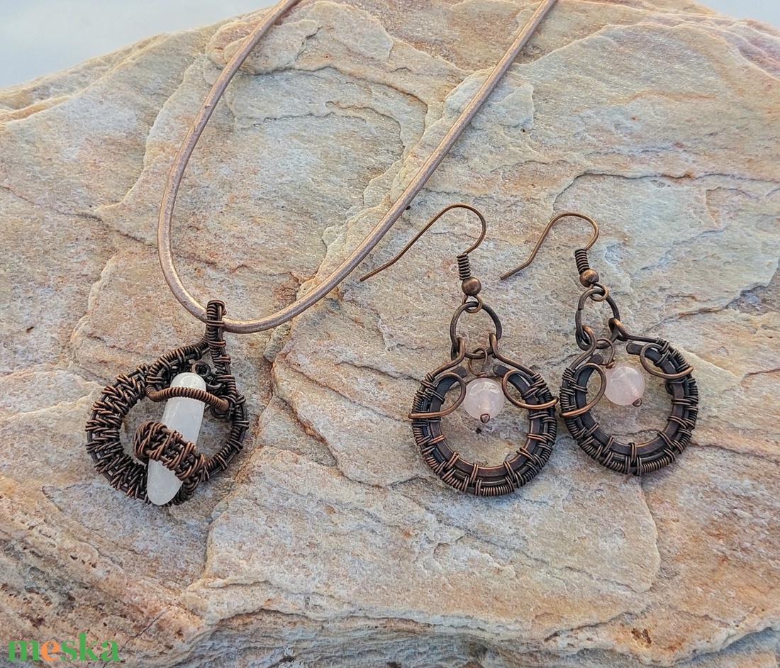 Rózsakvarc ásvány vörösrézben - ékszer - ékszerszett - Meska.hu