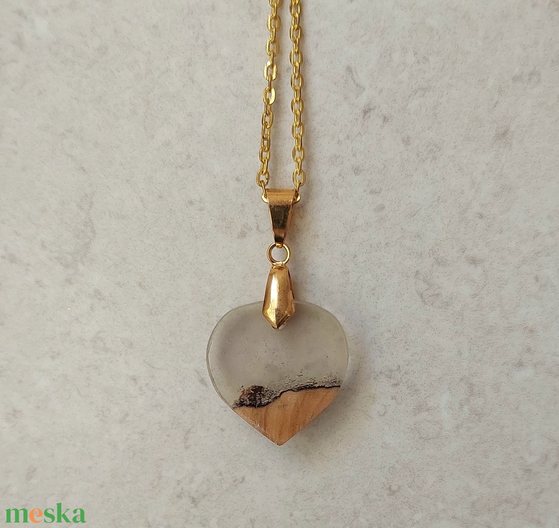 Olajfa és műgyanta medál  - ékszer - nyaklánc - medálos nyaklánc - Meska.hu