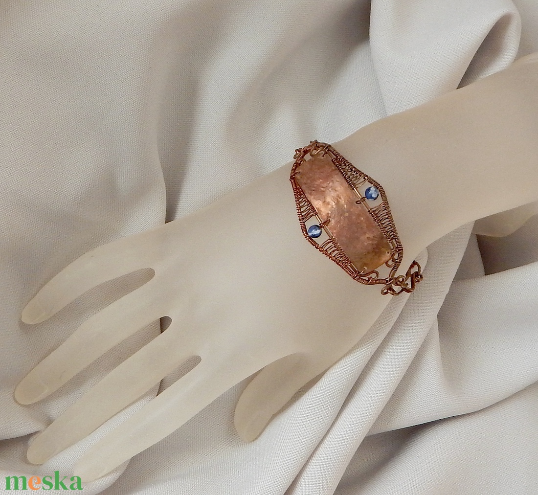 Vörösréz karkötő szodalit kövekkel - ékszer - karkötő - karkötő medállal - Meska.hu