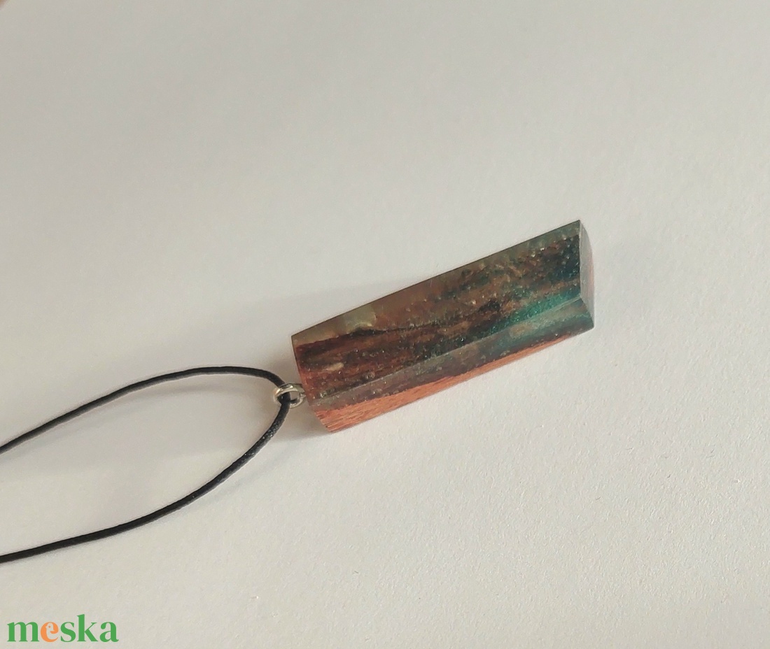 Rózsagyökér és műgyanta - ékszer - nyaklánc - medálos nyaklánc - Meska.hu