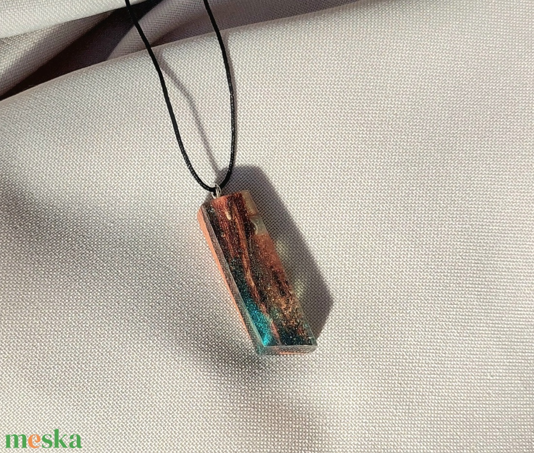 Rózsagyökér és műgyanta - ékszer - nyaklánc - medálos nyaklánc - Meska.hu