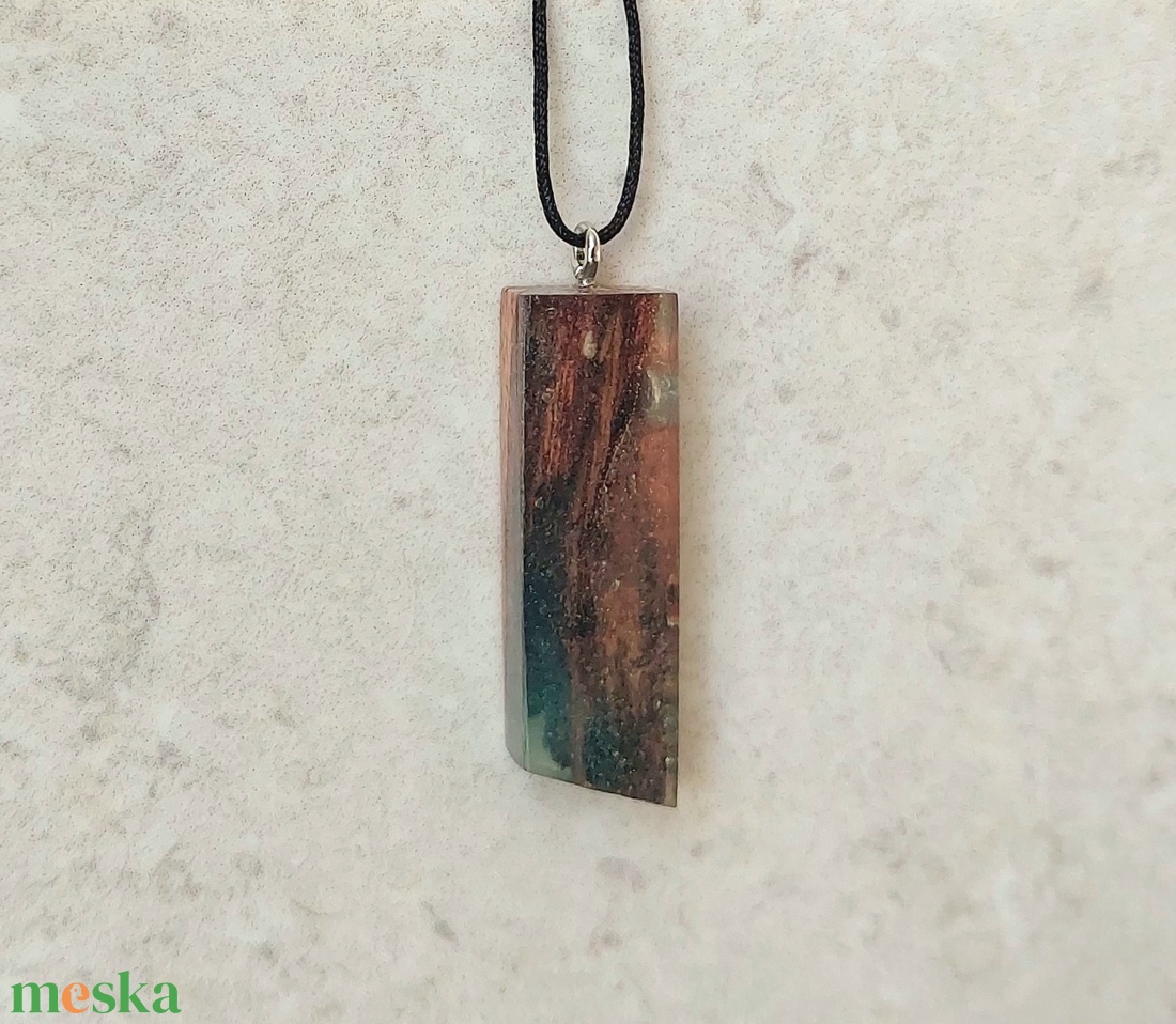 Rózsagyökér és műgyanta - ékszer - nyaklánc - medálos nyaklánc - Meska.hu