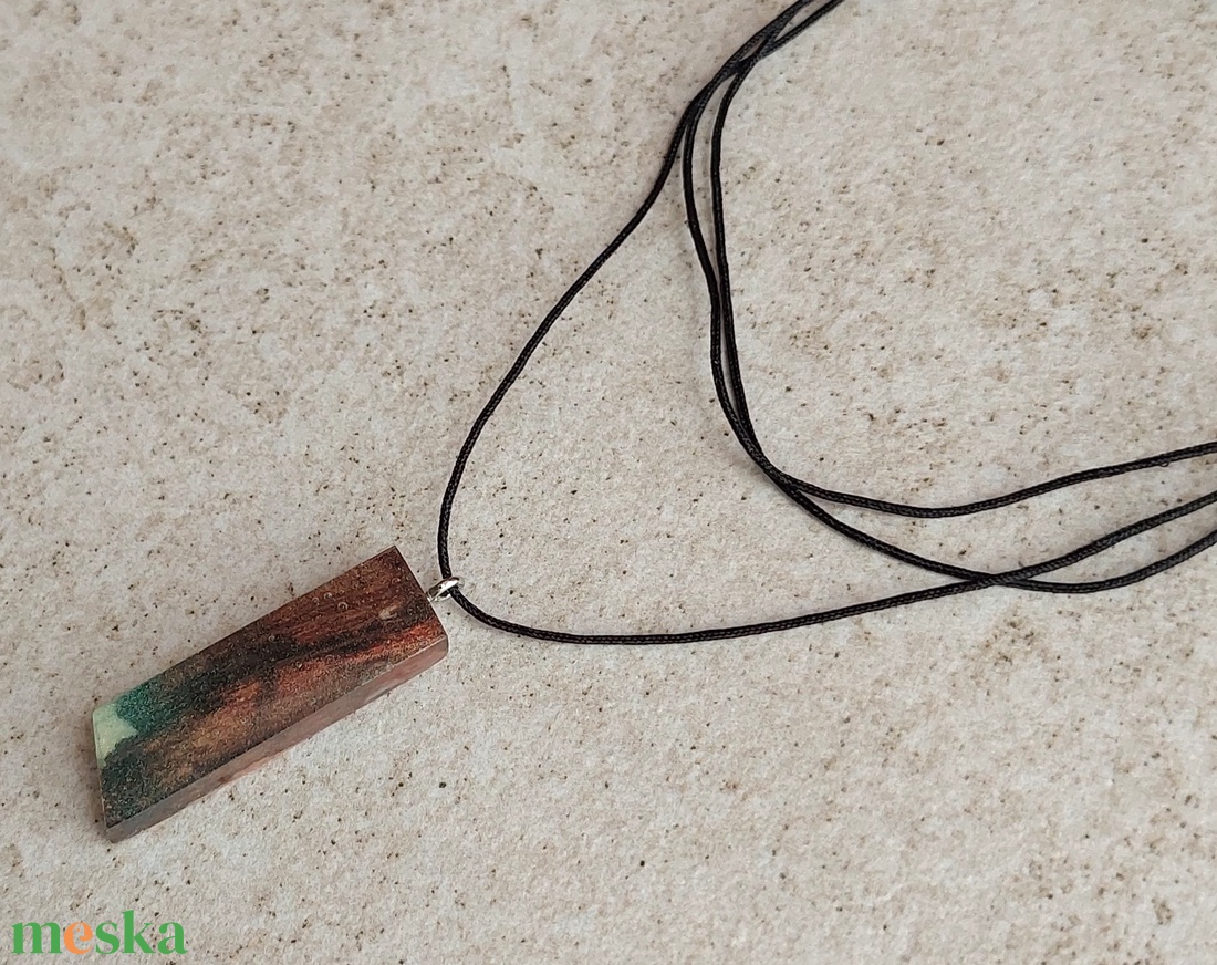 Rózsagyökér és műgyanta - ékszer - nyaklánc - medálos nyaklánc - Meska.hu